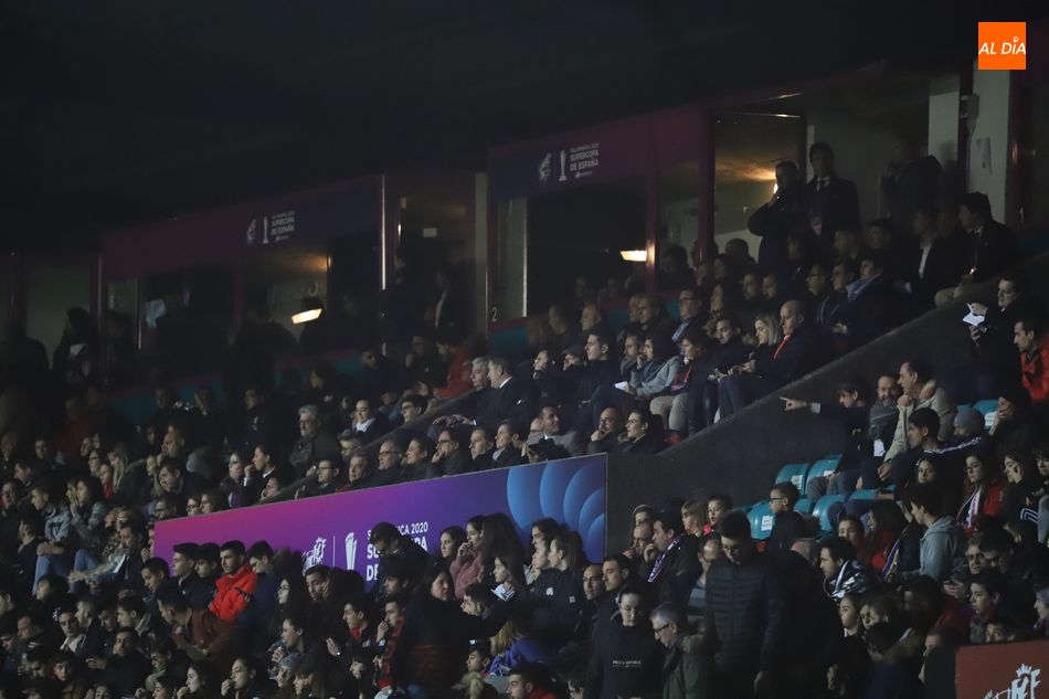 Foto 2 - El Atleti – Barcelona mejora el ambiente de la Supercopa Femenina con más de 7.000 espectadores ...