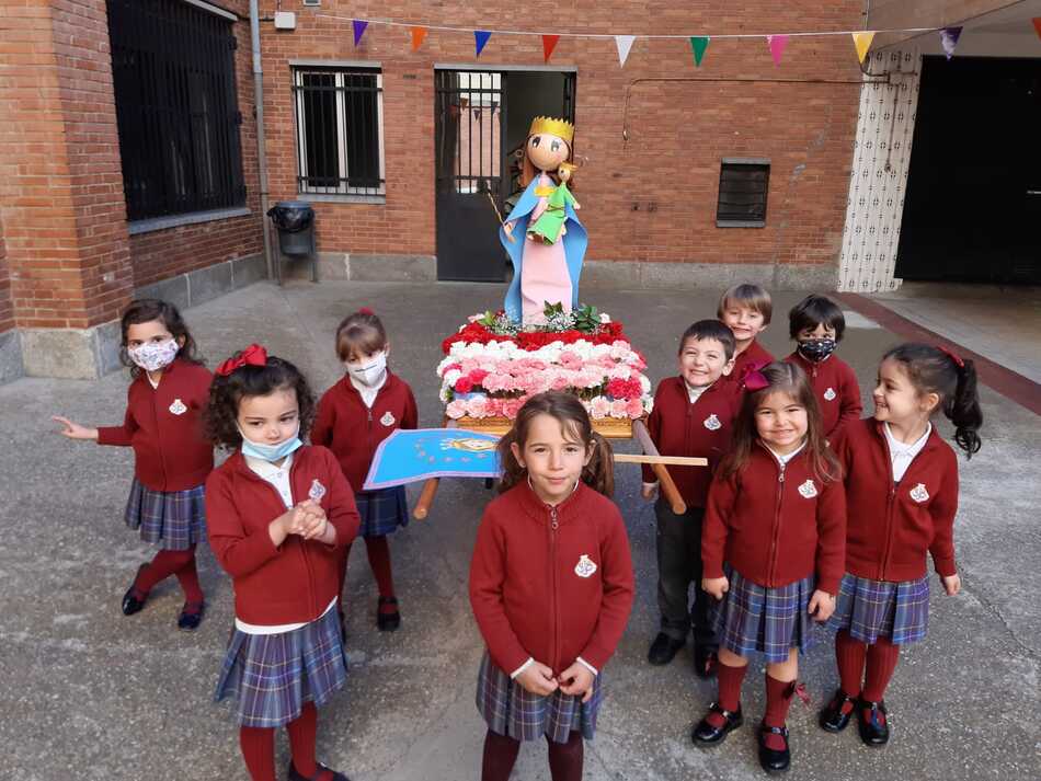 Foto 2 - Los alumnos del Colegio San Juan Bosco celebran la fiesta de María Auxiliadora 