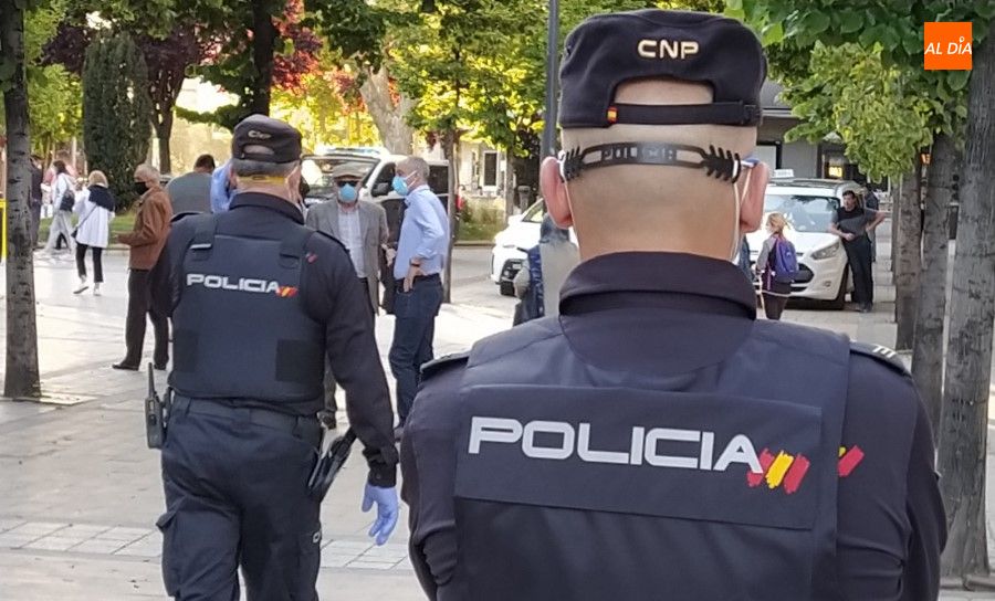 Foto de archivo de agentes de la Policía Nacional en Salamanca