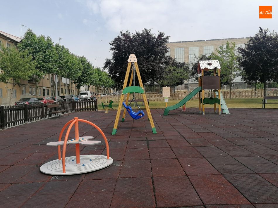 Foto 2 - El Ayuntamiento mejorará la zona de juegos infantiles de la calle Nueva de San Bernardo
