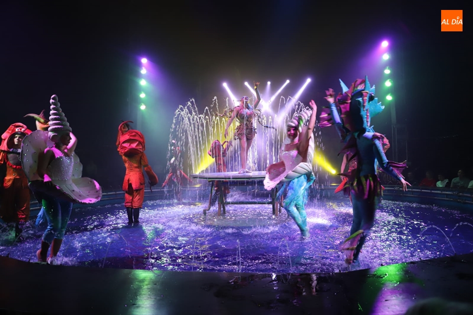 Foto 3 - Música, luces y más de cuarenta artistas para encandilar al público con el Circo sobre Agua  