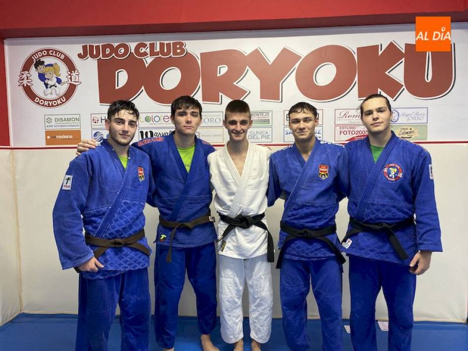 Cinco luchadores del Judo Club Doryoku / ARCHIVO