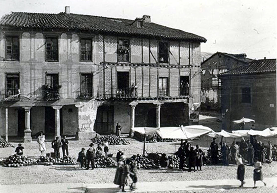 Foto 3 - Los soportales en la Plaza de San Julián