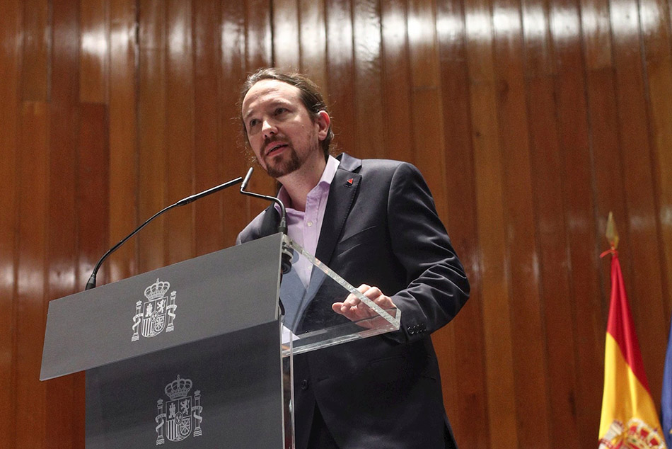 Foto 1 - Pablo Iglesias recibe entre gritos de '¡Sí se puede!' su cartera de vicepresidente