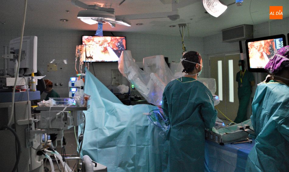 Foto 2 - El robot Da Vinci supera las 250 operaciones en el Hospital de Salamanca  
