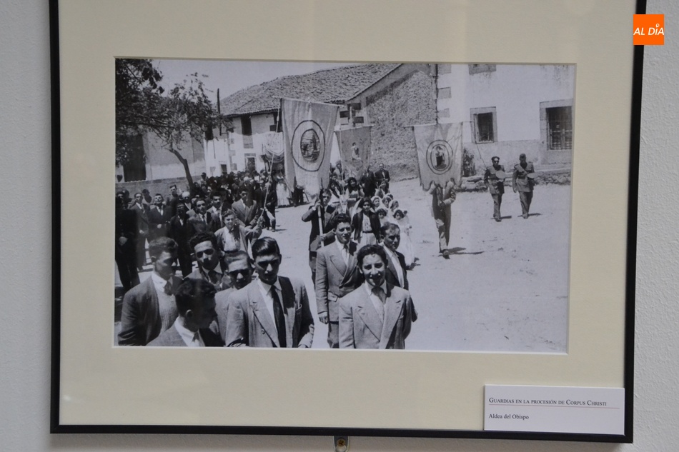 Foto 6 - Una exposición repasa “el lado más humano” de la Guardia Civil, cuyo Capitán en Miróbriga...