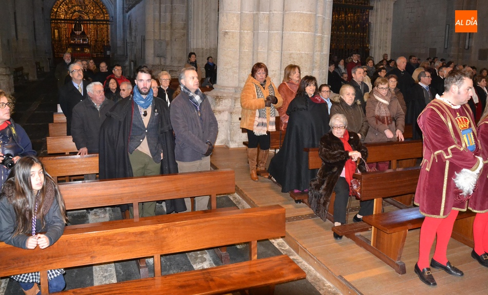 Foto 3 - San Sebastián llega al centro histórico entrando en la Catedral por su Pórtico del Perdón  