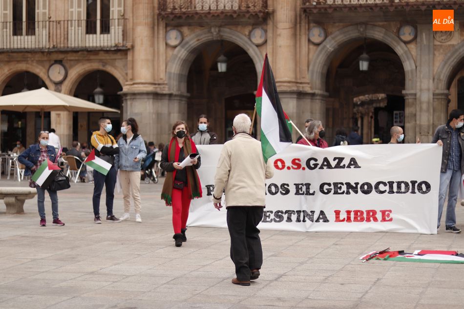Foto 5 - Casi un centenar de personas se manifiestan a favor del pueblo palestino en Salamanca