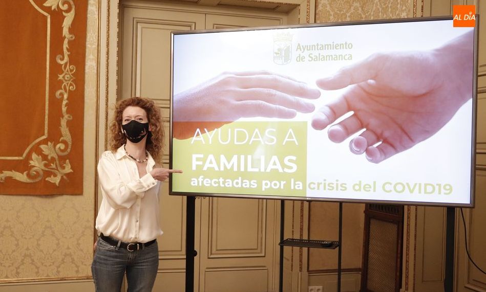 La concejala de Familia e Igualdad de Oportunidades, Ana Suárez Otero, en la presentación de estas ayudas