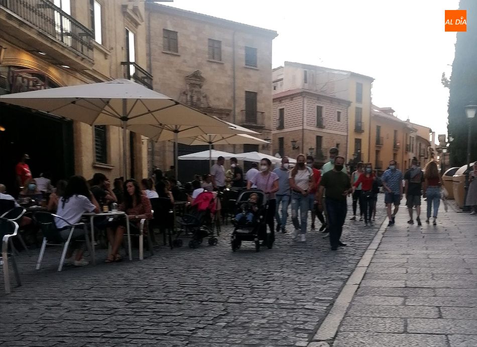 Foto 2 - Clima veraniego con calles repletas de público en Salamanca