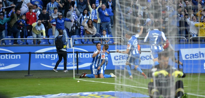 Jugadores del Deportivo de La Coruña celebran un tanto en su estadio. Foto: Riazor.org