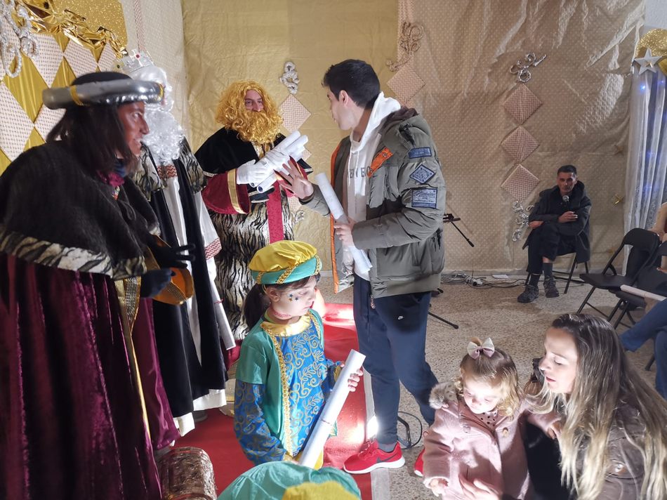Foto 5 - Los Reyes Magos llenan de ilusión las calles de La Zarza de Pumareda  