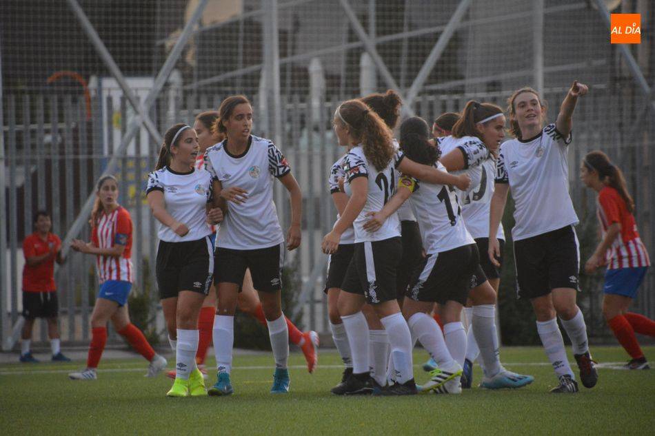 El Salamanca UDS Femenino celebra un gol