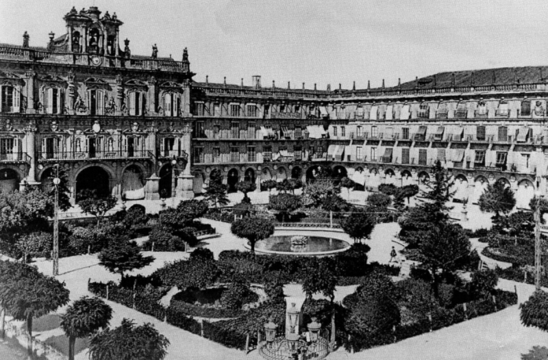 Foto 4 - La Plaza Mayor y sus jardines a principios del XX
