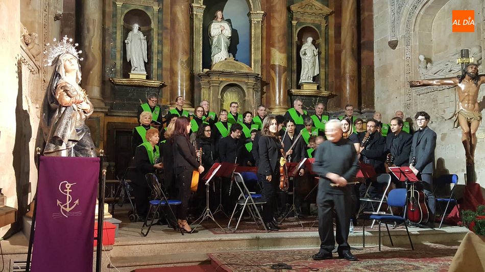 El coro de San Benito pone m&uacute;sica a la Navidad