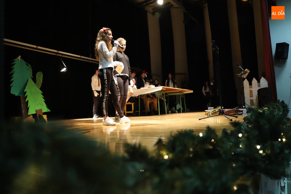 Foto 5 - Diversión y alegría en el Festival de Navidad del colegio Antonio Machado