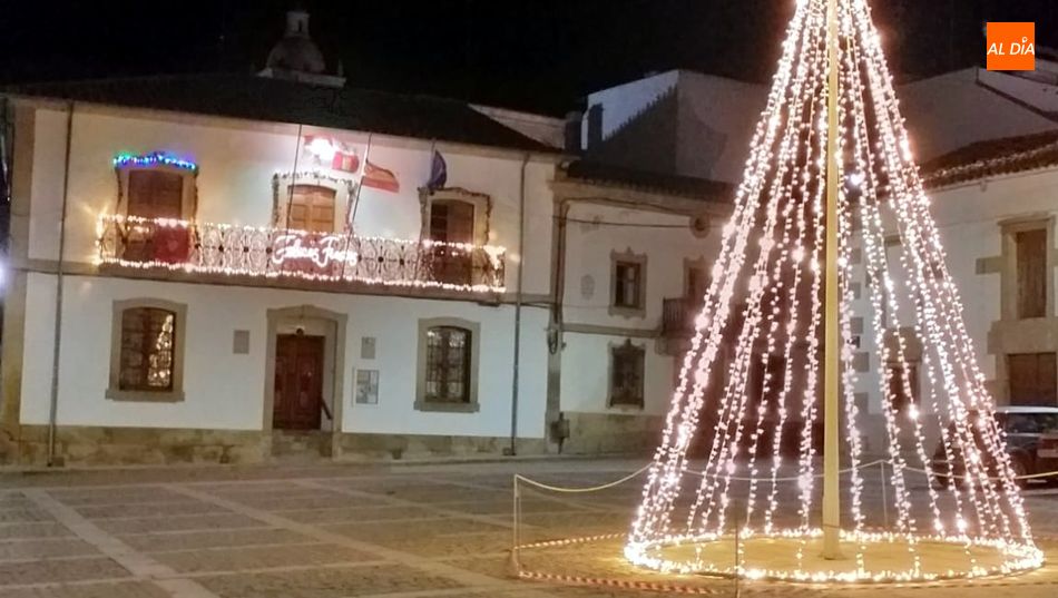 La Plaza Mayor ofrece ya un agradable ambiente navideño / E. Corredera
