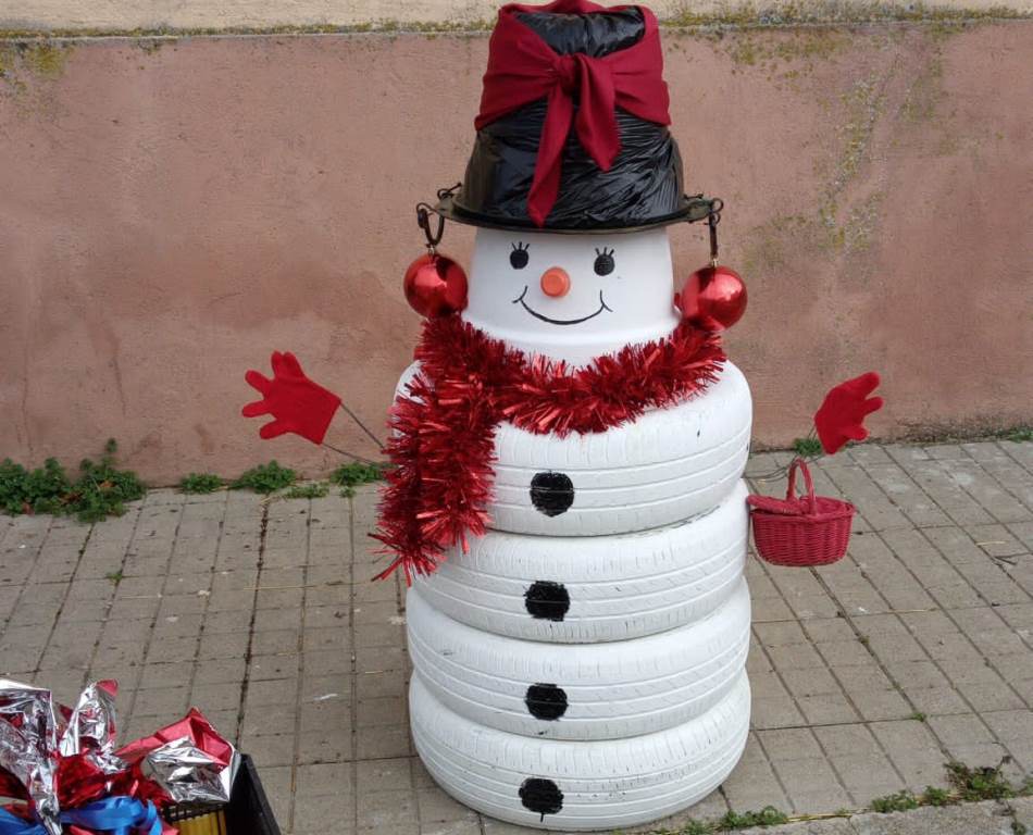 Vecinos de Pastores apuestan por las ruedas para crear su decoraci&oacute;n navide&ntilde;a  
