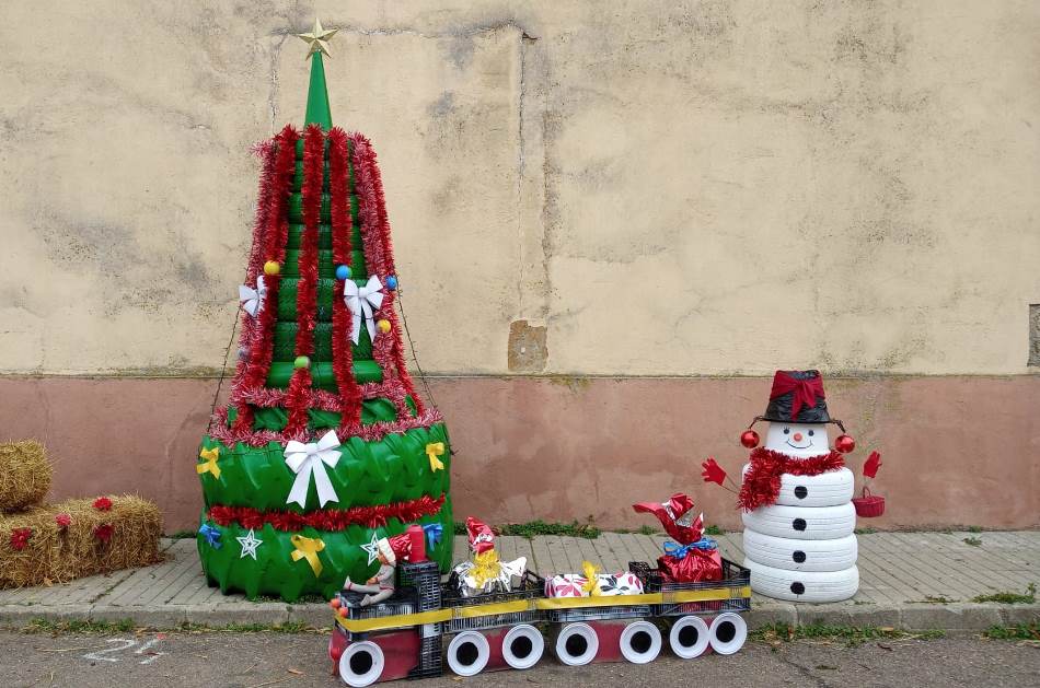 Foto 5 - Vecinos de Pastores apuestan por las ruedas para crear su decoración navideña  