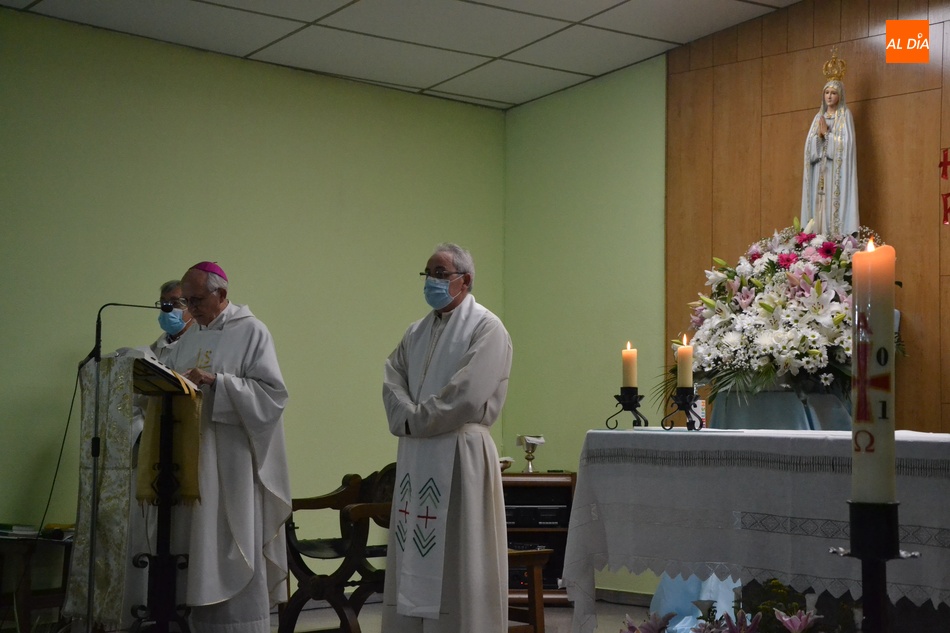 Foto 6 - Gran asistencia de fieles al día grande en honor a la Virgen de Fátima  
