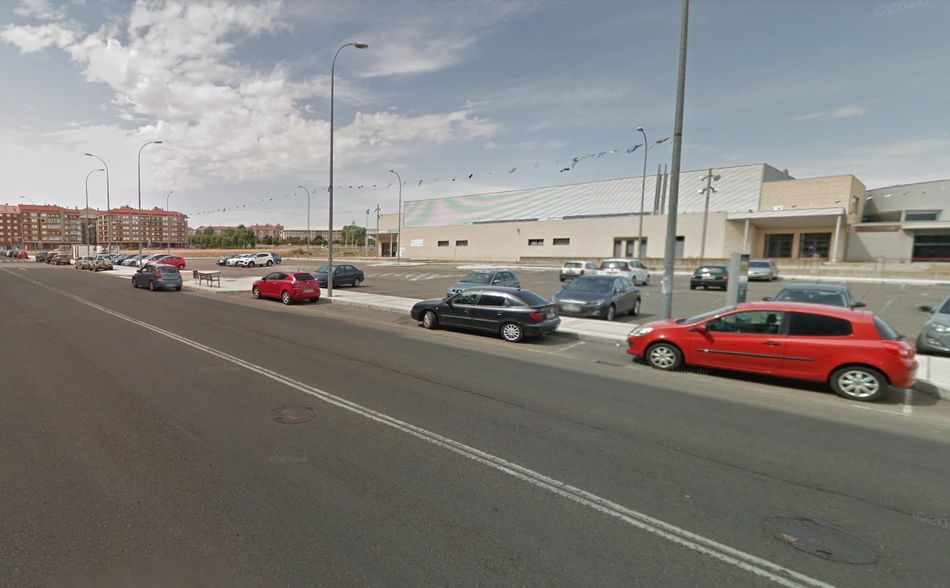 Zona de aparcamientos de la calle El Encinar, donde se produjo la agresión - GM