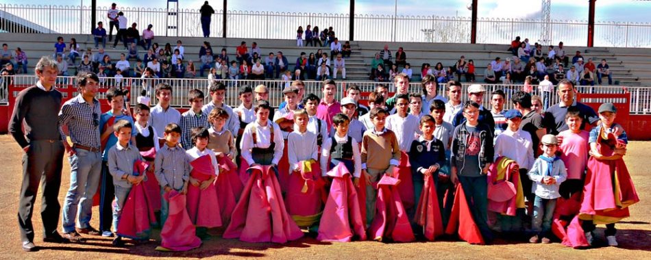 Alumnos y docentes de la Escuela de Tauromaquia de la Diputación de Salamanca