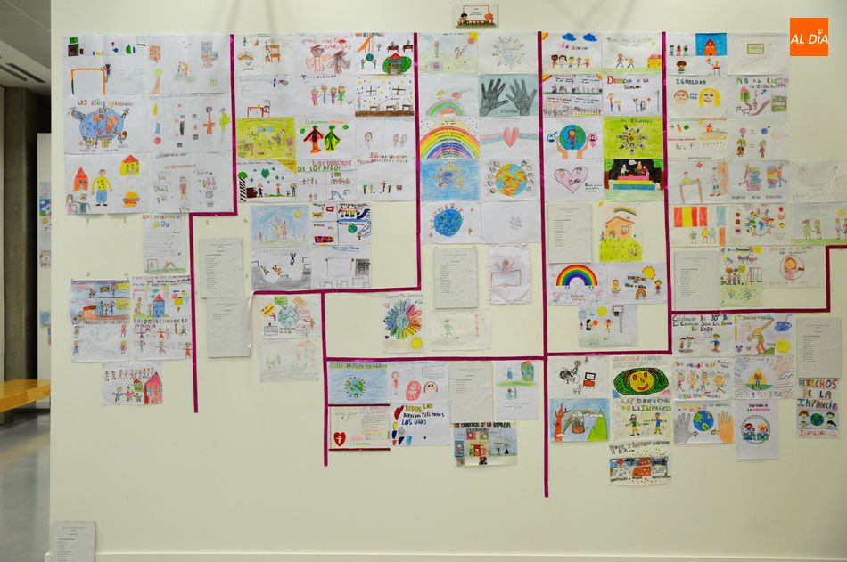 Foto 4 - El Charro acoge una exposición de dibujos escolares por el Día Universal de la Infancia
