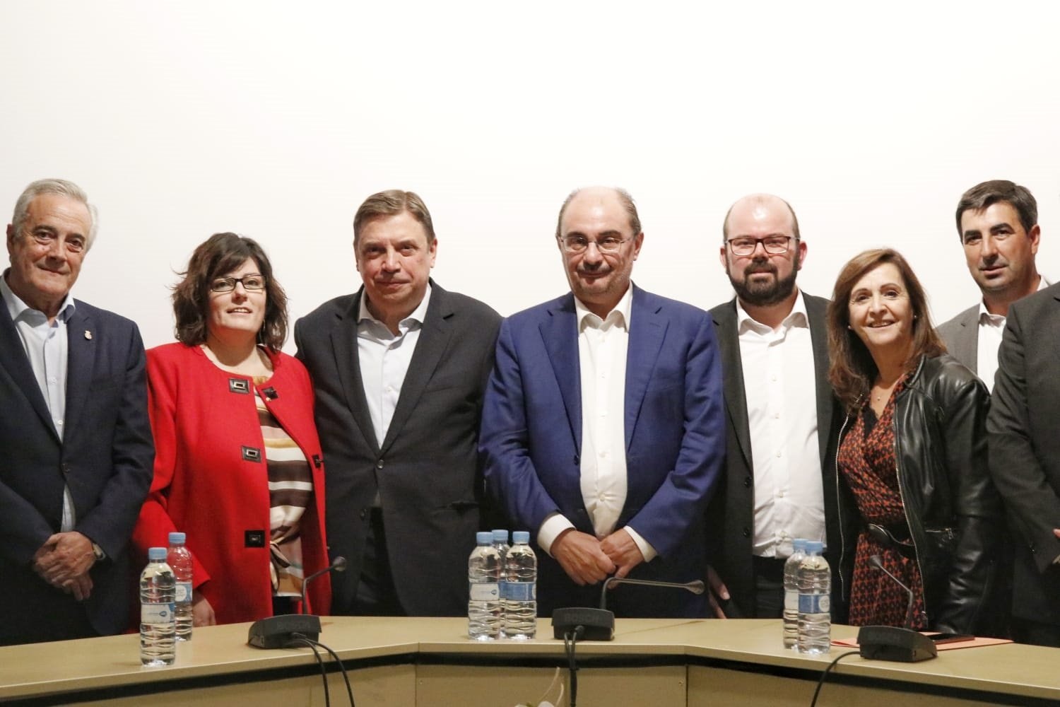 El ministro Luis Planas durante el encuentro con militantes en el Consejo Regulador de la D.O.P. Cariñena / Europa Press