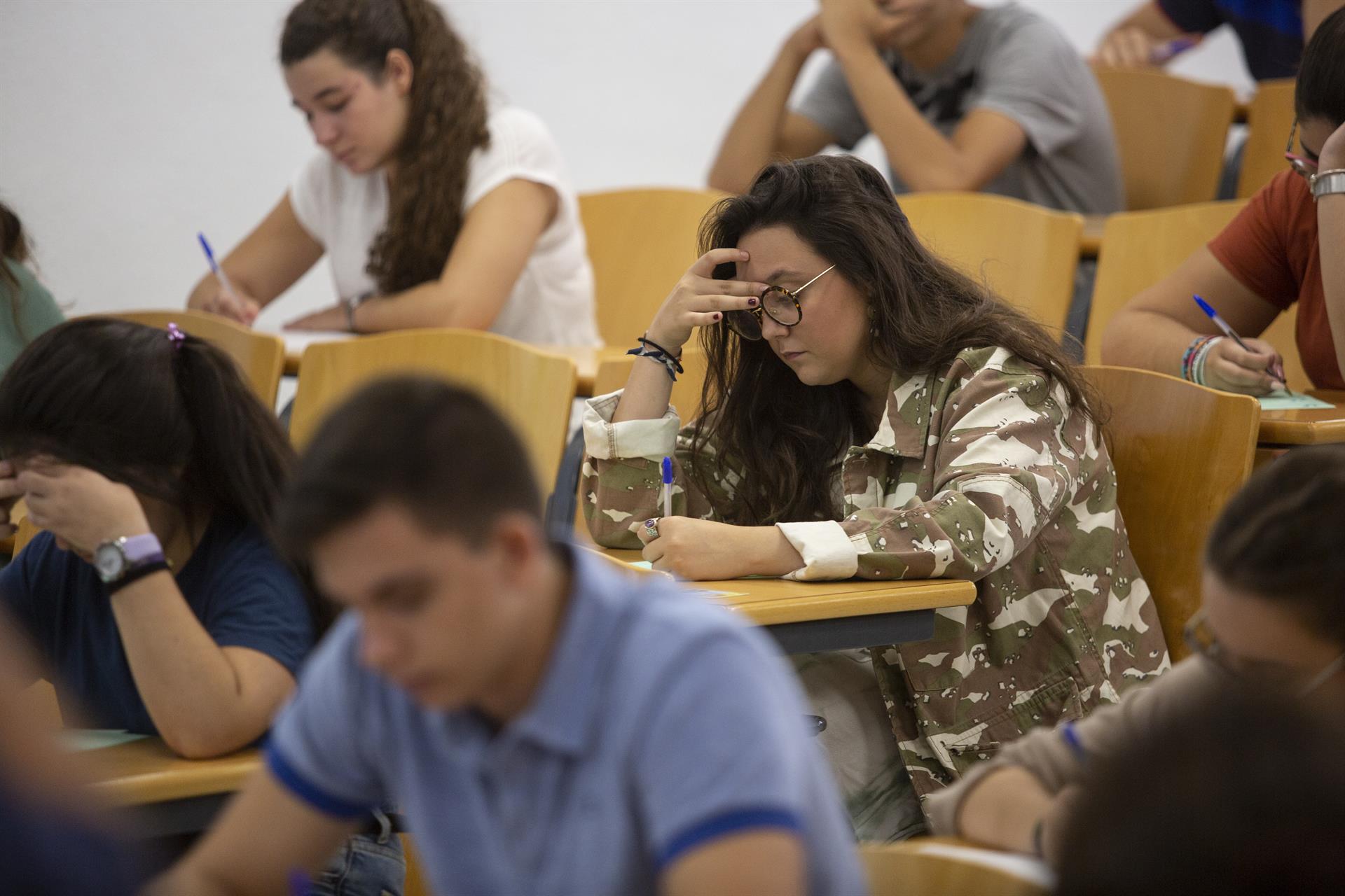 Estudiantes se enfrentan a un examen de selectividad / Europa Press