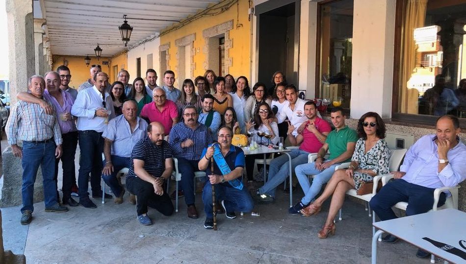 Tomás Sierra celebra su jubilación en Vitigudino rodeado de familiares y amigos  
