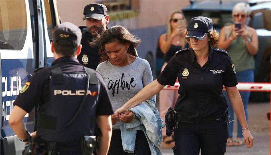 Ana Julia Quezada escoltada por la Policía Nacional. Foto de Rafael González, Europa Press