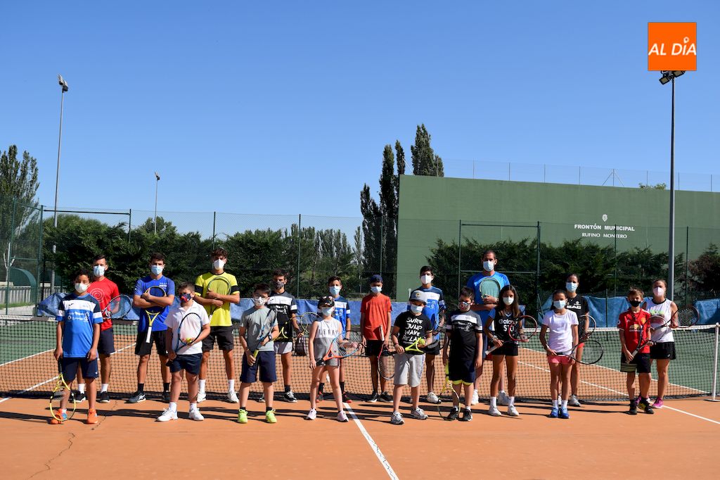 Asistentes al Campus de Tenis organizado por el Club Tenis Alba de Tormes / Pedro Zaballos