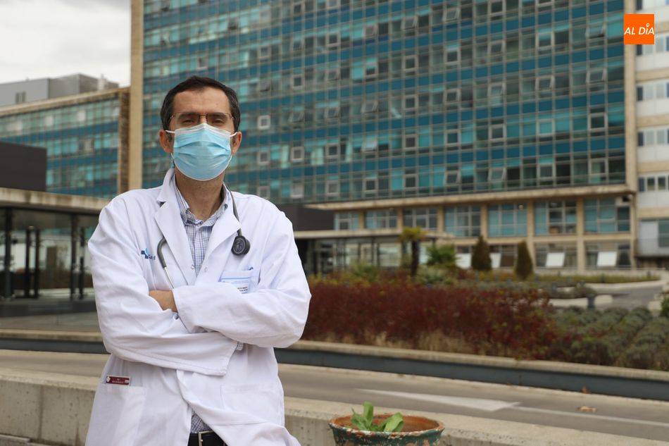Miguel Marcos, médico internista en el Hospital de Salamanca | Foto: Lydia González