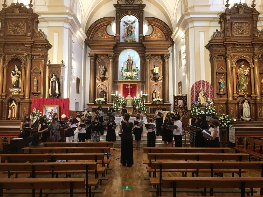 Actuación del coro de mujeres Kyria en la iglesia de San Juan de la Cruz