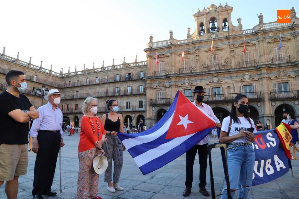 Foto 5 - Residentes cubanos en Salamanca salen de nuevo a calle para visibilizar la situación de su país  