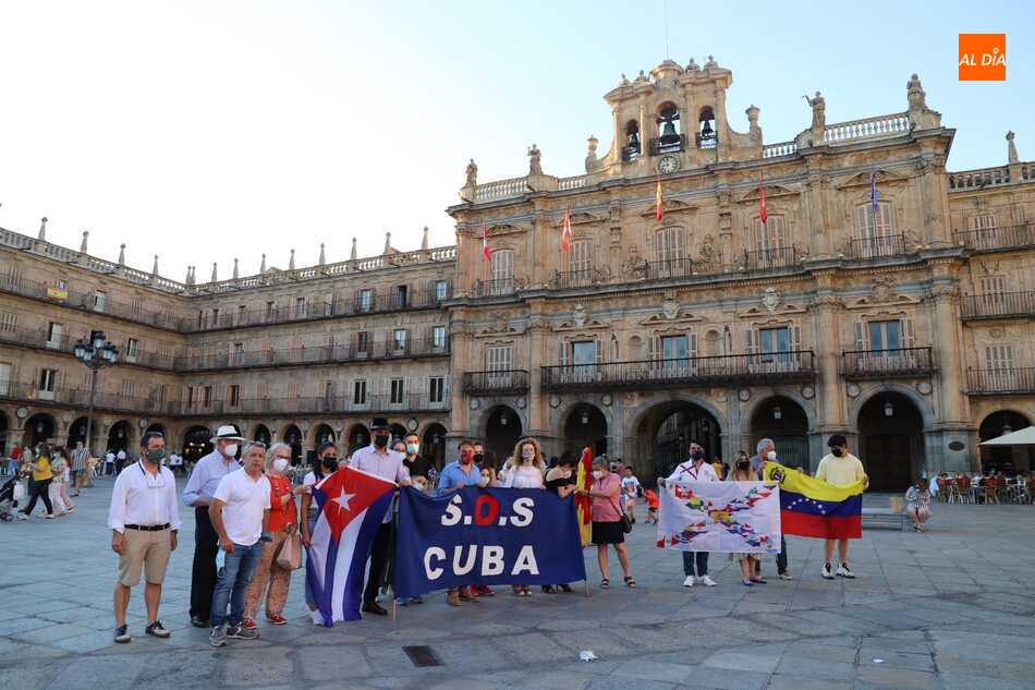 Foto 4 - Residentes cubanos en Salamanca salen de nuevo a calle para visibilizar la situación de su país  