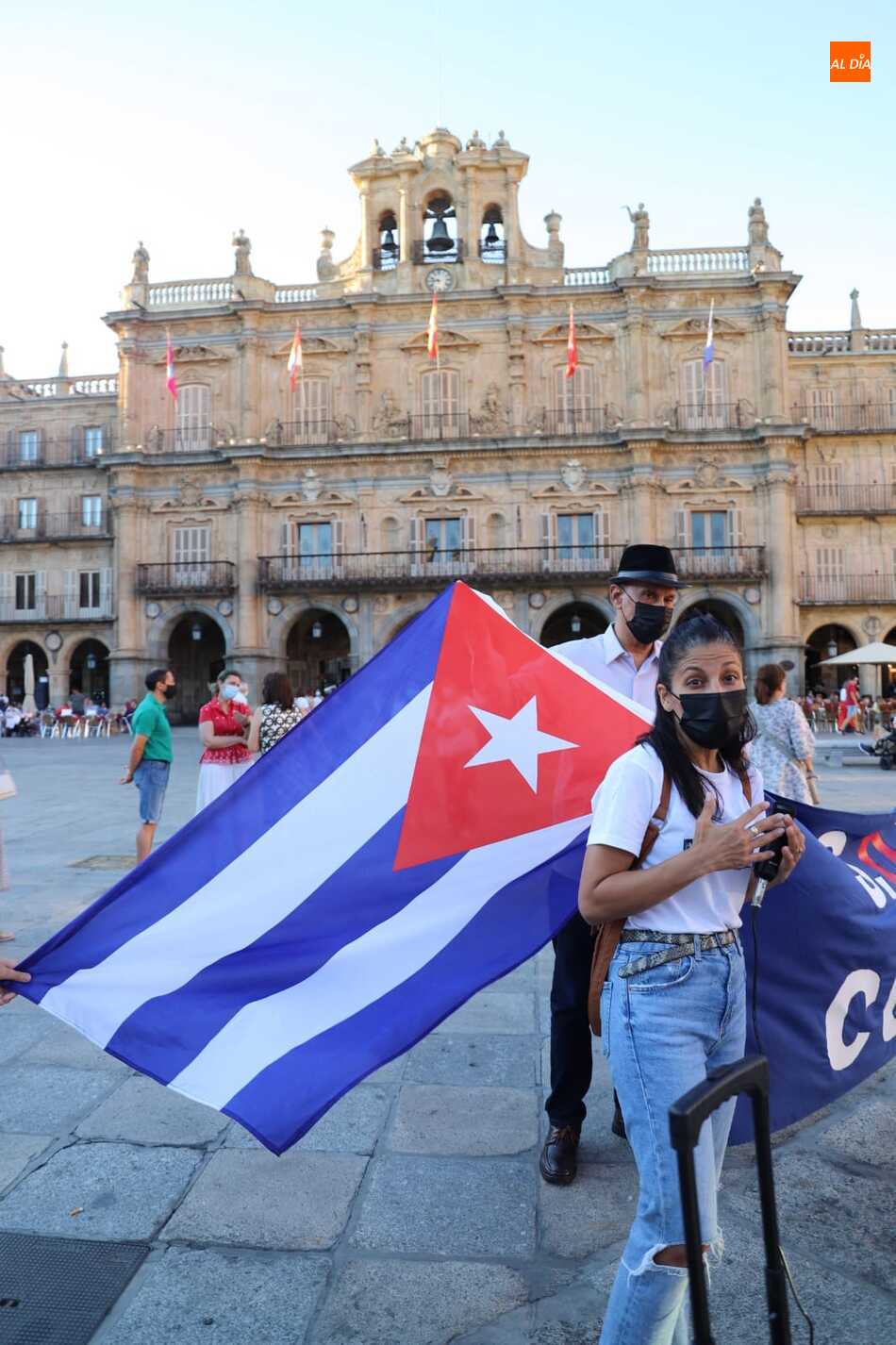 Foto 2 - Residentes cubanos en Salamanca salen de nuevo a calle para visibilizar la situación de su país  