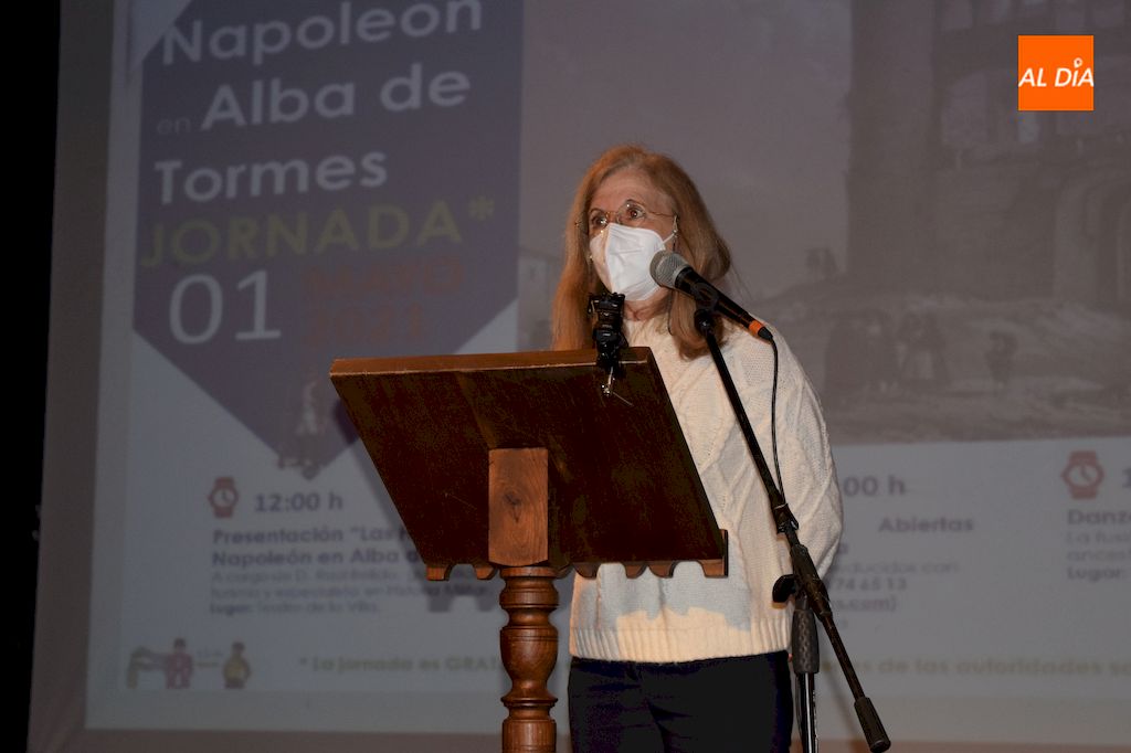 Foto 4 - Expectación en el teatro ante la ponencia sobre ‘Las huellas de Napoleón en Alba de Tormes’
