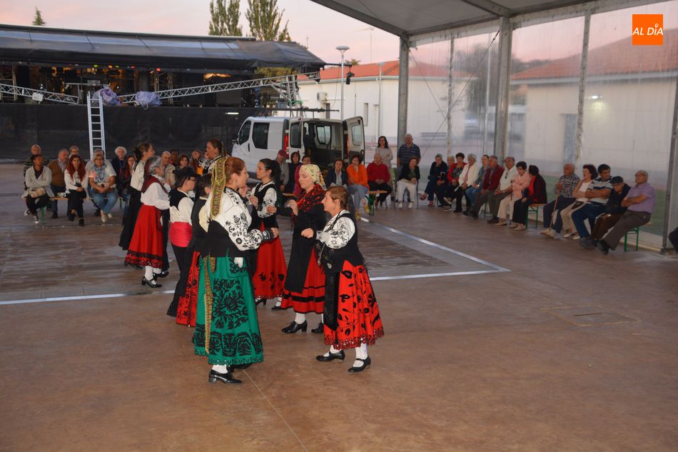 Foto 6 - Bailes charros para amenizar la segunda jornada festiva de Santiz