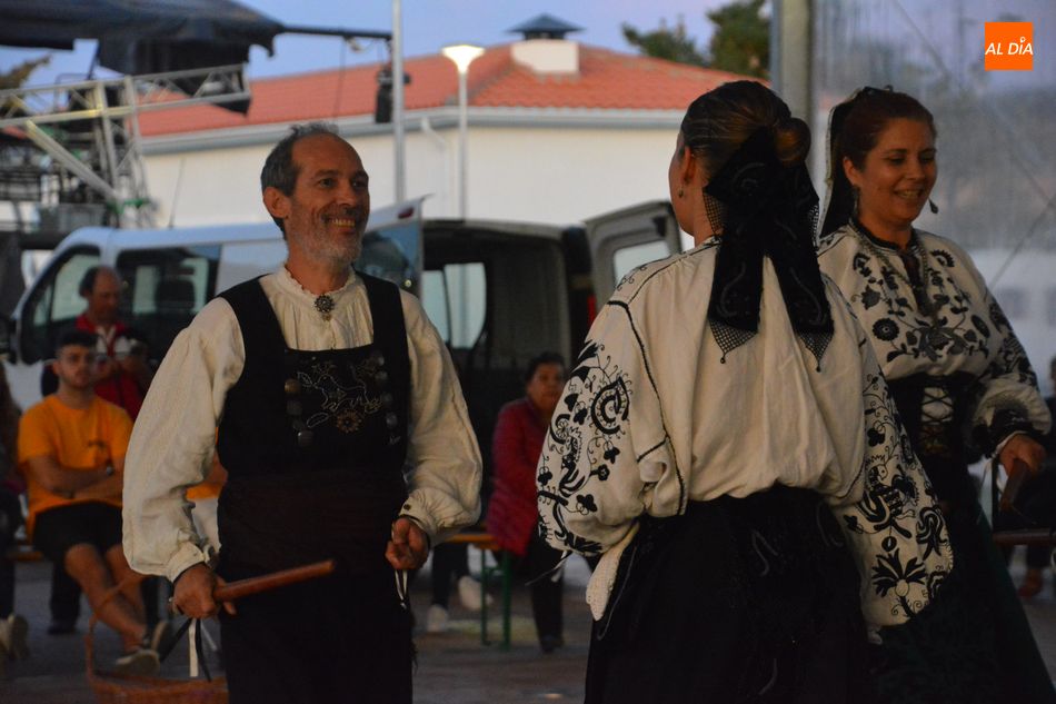 Foto 3 - Bailes charros para amenizar la segunda jornada festiva de Santiz