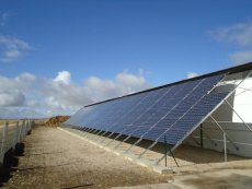 Foto 2 - La granja de Puente Vida estrena la instalación fotovoltaica aislada más grande de la región