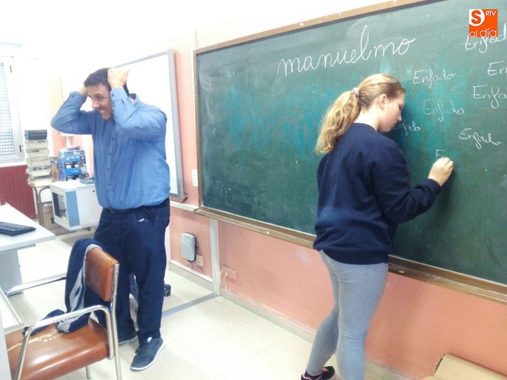Foto 4 - Los alumnos del CEIP Manuel Moreno Blanco aprenden a identificar las emociones  