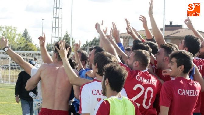 Los jugadores del Hergar Camelot celebran el ascenso contra el Alba de Tormes la pasada temporada