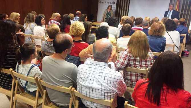 Foto 5 - María Ángeles Vázquez ofrece una conferencia sobre conocimientos básicos sobre alimentos  