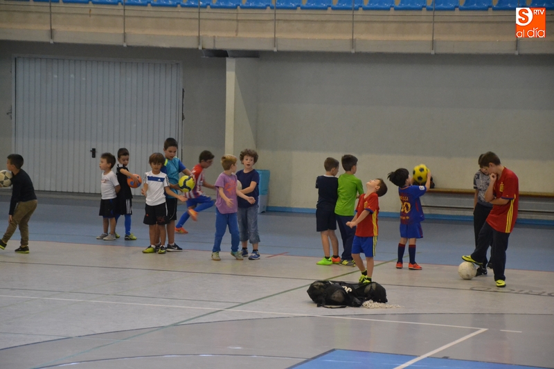 Foto 3 - Un total de 43 chavales arrancan la temporada de la Escuela Municipal de Fútbol Sala  