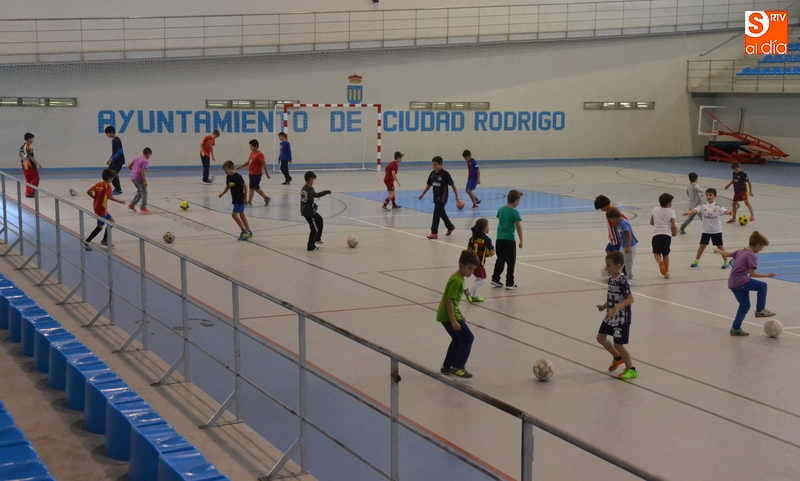 Foto 2 - Un total de 43 chavales arrancan la temporada de la Escuela Municipal de Fútbol Sala  