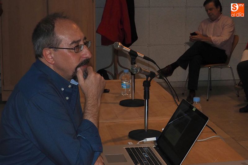 Foto 4 - Interés del público salmantino por la conferencia de José Muñoz sobre El Bosque  