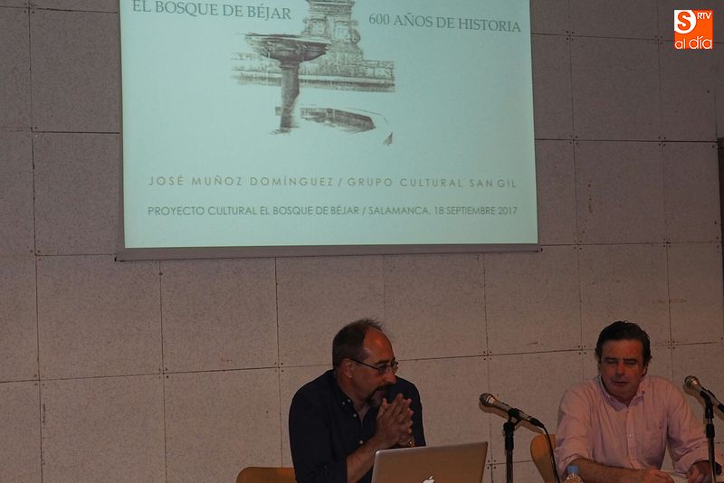 Foto 2 - Interés del público salmantino por la conferencia de José Muñoz sobre El Bosque  