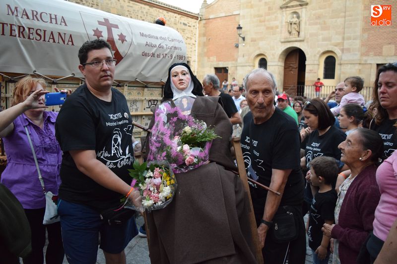 La imagen de Santa Teresa de Jesús fue introducida en el convento de las Madres Carmelitas