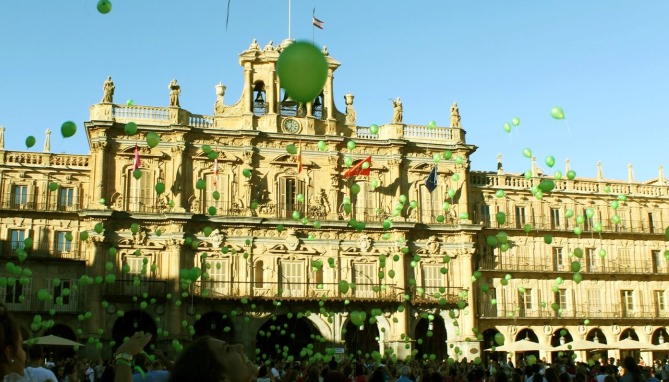 Los globos verdes volverán a la Plaza Mayor en solidaridad con los enfermos de alzheimer. Foto: AFA